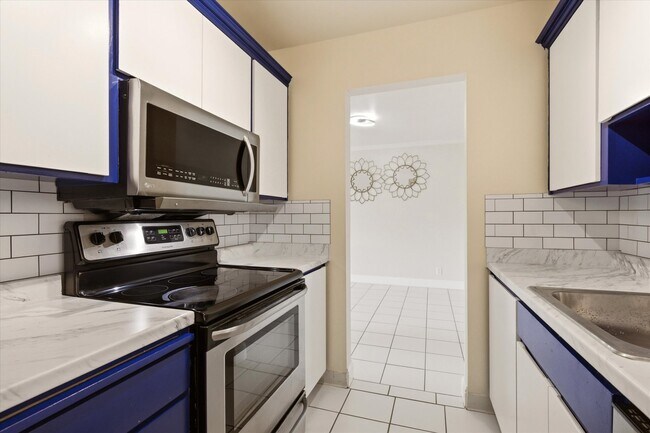 Building Photo - 450 N Civic Dr