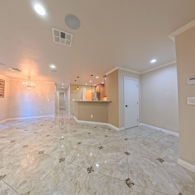 Building Photo - Fantastic 2BD/2BA highly upgraded unit in Summerlin!