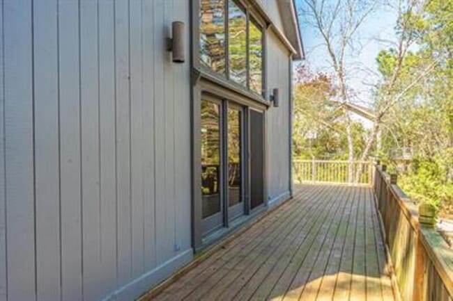 Building Photo - 19 Shenecossett Ln