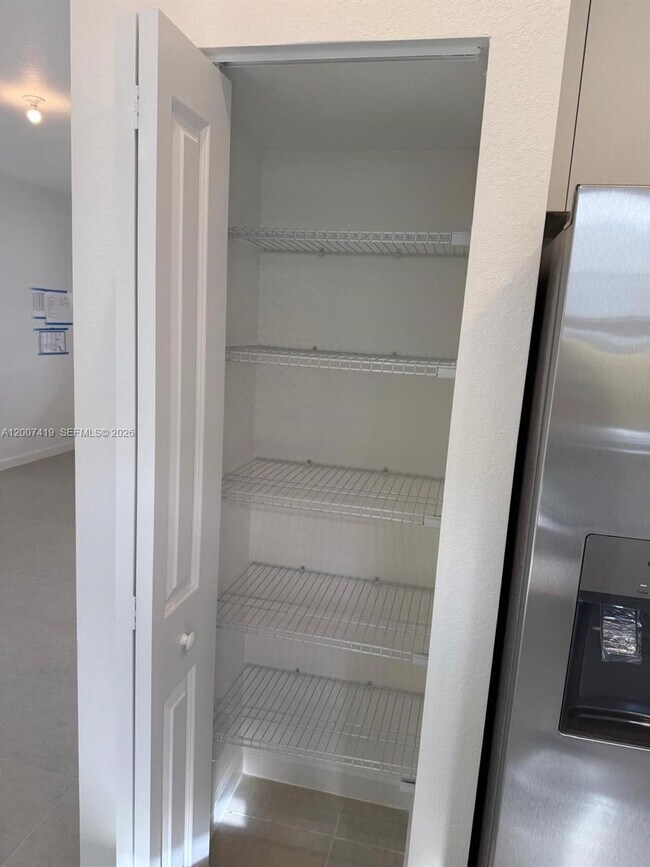 Building Photo - 2573 SE 25th Ter