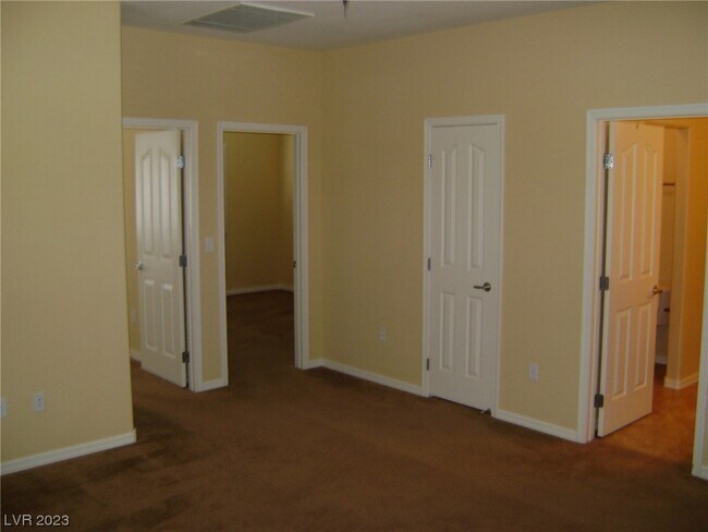 Building Photo - 925 Hickory Park St