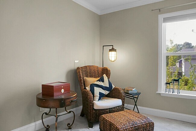 Building Photo - Johns Island 4BR, 2.5 BA Gem: Features Wood Floors, 2-Car Garage, & Community Pool