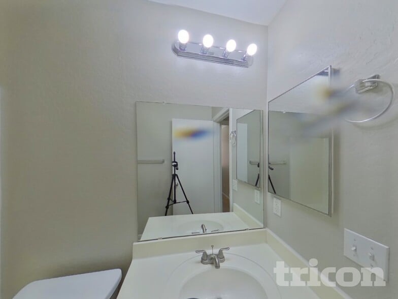 Building Photo - 35770 W Velazquez Dr