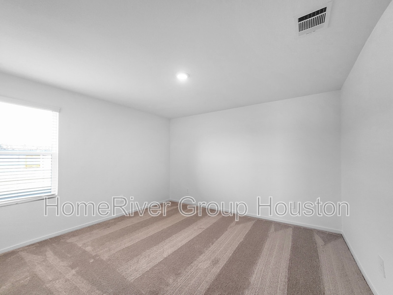 Building Photo - 16469 Blossom Grv Dr