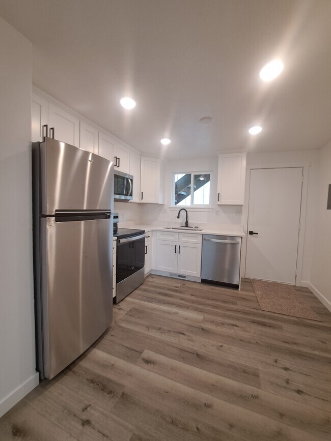 Building Photo - 445 E 535 S