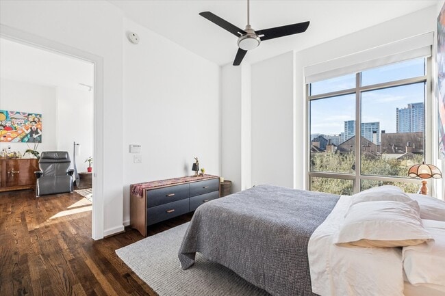 Building Photo - 2211 Briarglen Dr