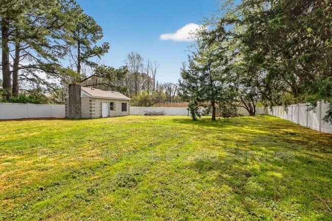 Building Photo - 2012 Midway Ave