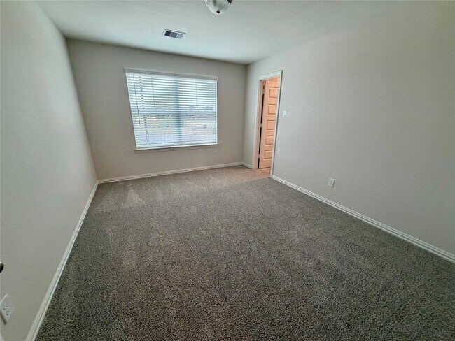 Building Photo - 27970 Western Crk Ct