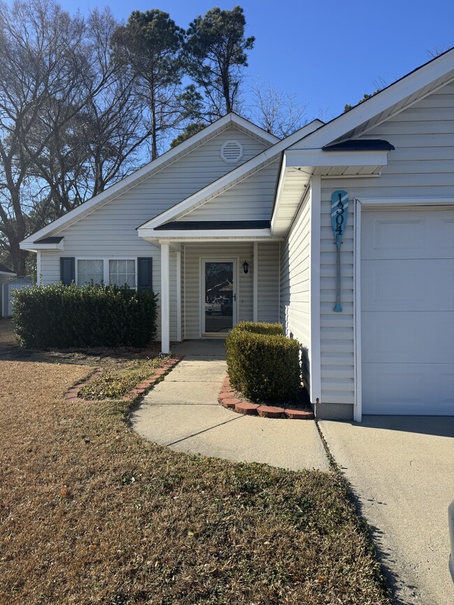 Building Photo - 1304 Wyngate Dr