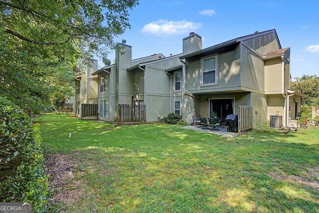 Building Photo - 6350 Hawthorne Terrace