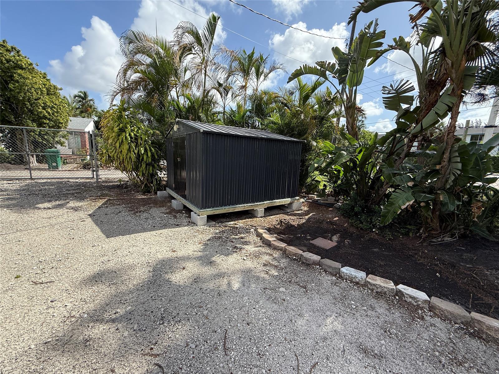 Building Photo - 5025 SW 64th Ave