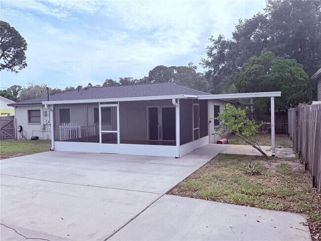 Building Photo - 6411 Santa Monica Dr