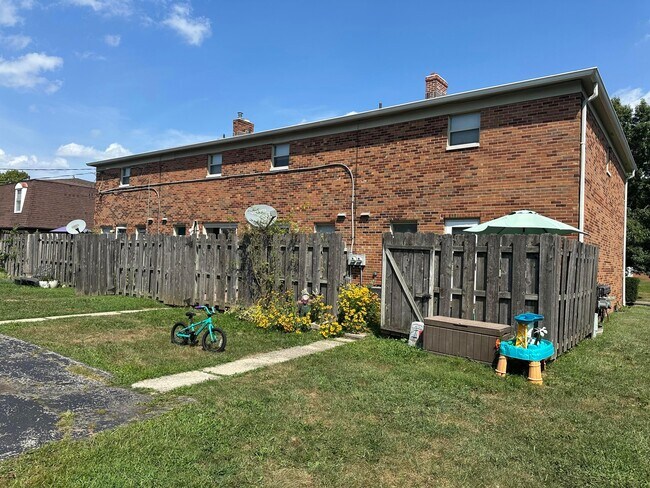 Building Photo - 4867 Dierker Rd