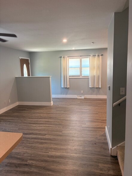 Building Photo - 501 Woodbine Dr