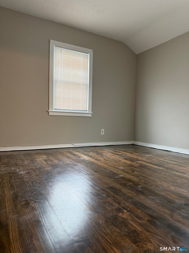 Building Photo - 92 Great Hill Rd