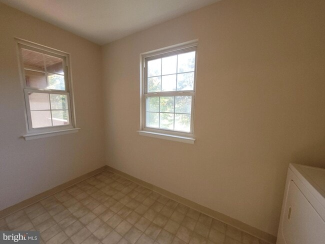 Building Photo - 211 Dean Dr