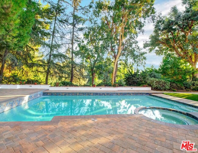 Building Photo - 4732 Del Moreno Dr