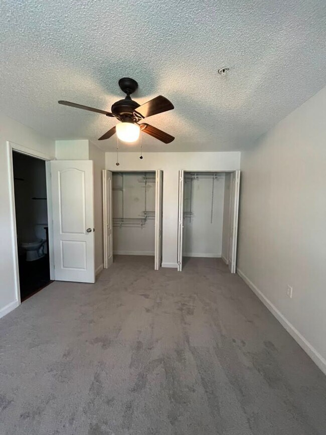 Building Photo - 2025 Dixie Belle Dr