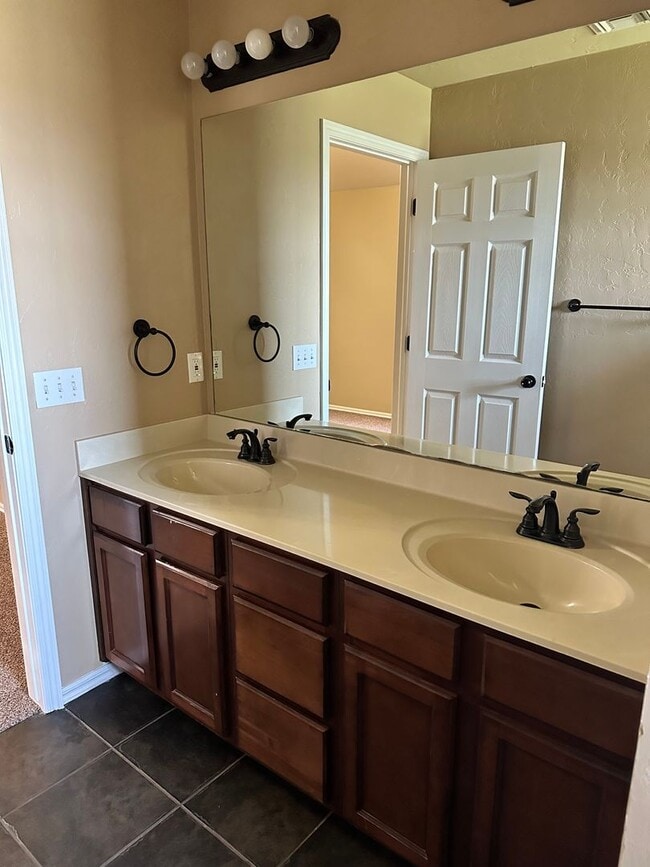 Building Photo - Beautiful home located in the Waterstone area! NO PETS!