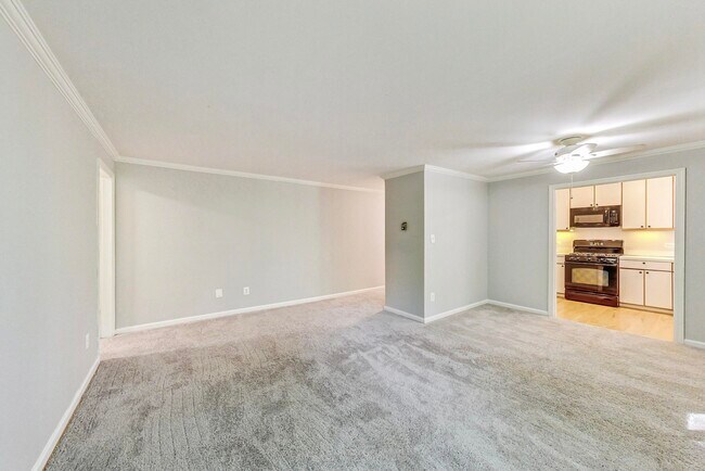 Building Photo - 10501 Montrose Ave