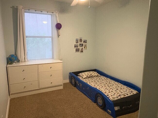 Building Photo - 1180 E Saddleback Pl