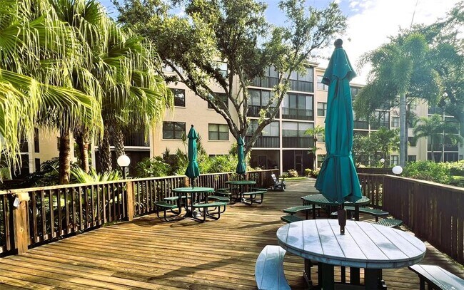 Building Photo - 425 30th Ave W