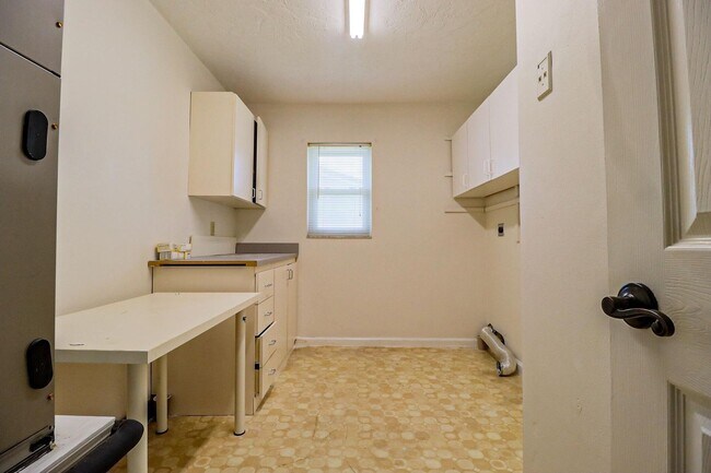 Building Photo - 1329 NW 84th Dr