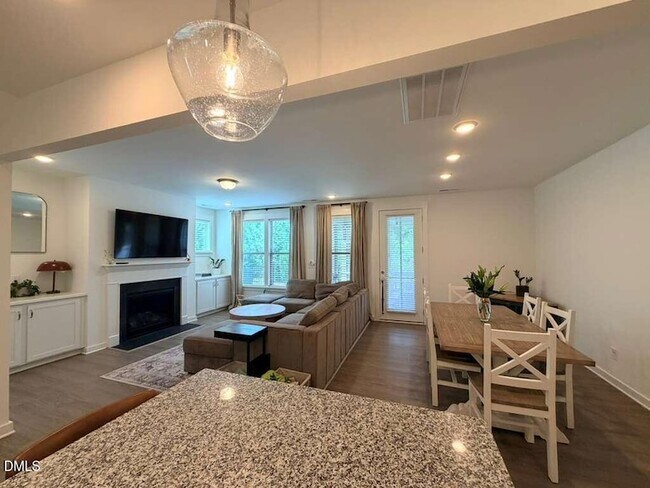 Building Photo - 2222 Bohan Ct