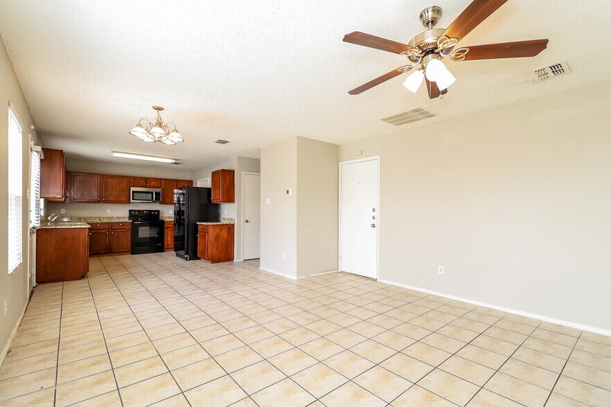 Building Photo - 8737 Hunters Point Way