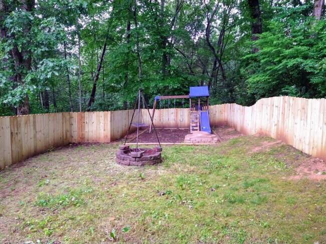 Building Photo - 128 Woodland Hills Dr