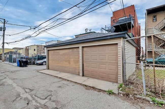 Building Photo - 2417 W Fillmore St