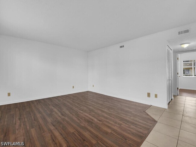 Building Photo - 4617 Bayshore Dr