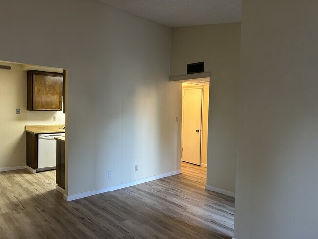 Building Photo - 1313 Floyd Ave