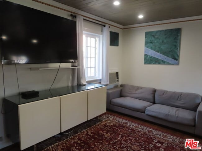 Building Photo - 4186 Lincoln Ave