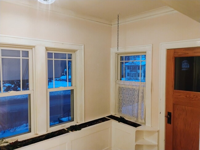 Building Photo - 1218 W 50th St