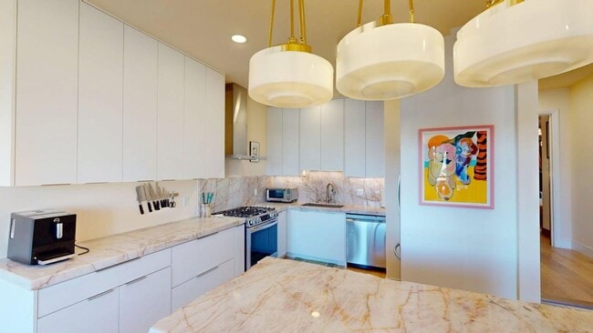 Building Photo - Decorator's Dream - Amazing Bernal Heights 3x3 + bonus room Single-Family Home w. 180 views