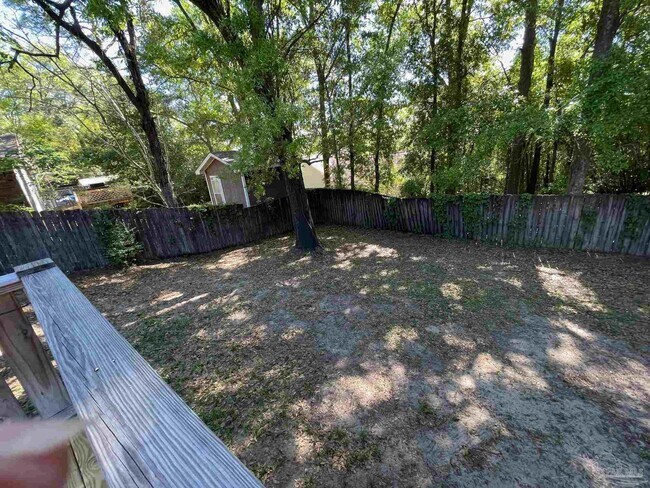 Building Photo - 4615 Gladstone Dr