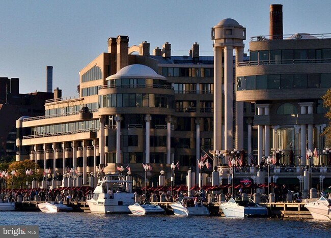 Building Photo - GEORGETOWN - 2 level 2/2.5 Custom Condo City Living W/ UNDERGROUND PARKING!!