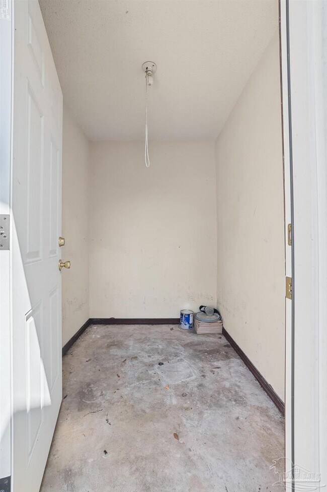 Building Photo - 455 Stara Cir