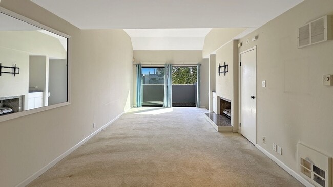 Building Photo - Waterfront Living in the Heart of Jack London Square