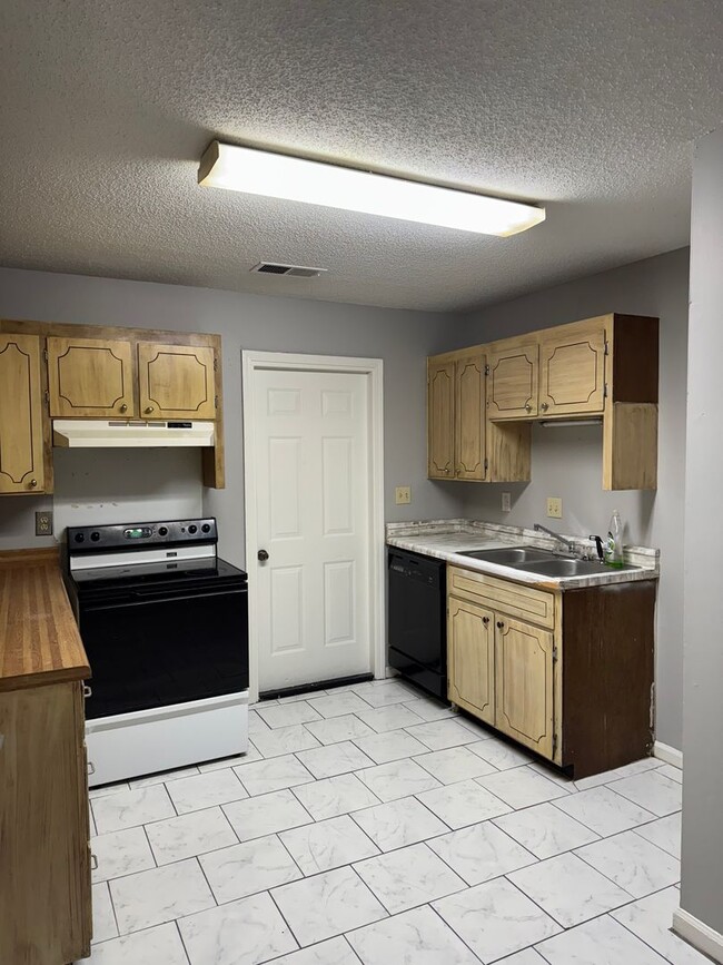 Building Photo - 331 E Gilmore St