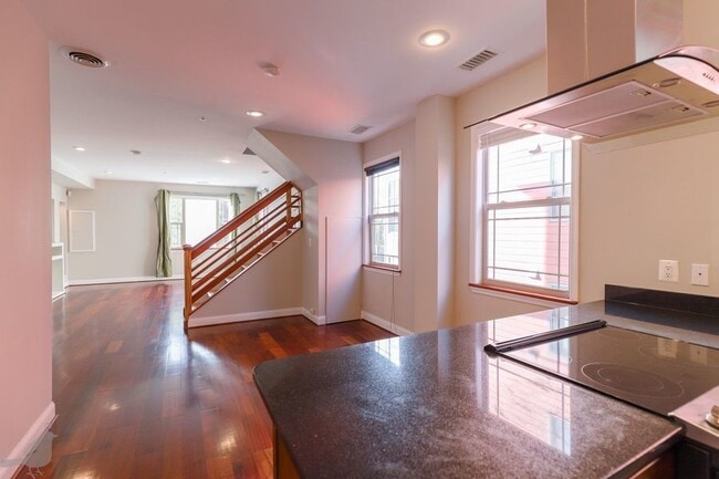 Primary Photo - 3573 Warder St NW