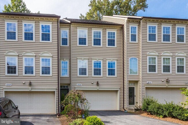 Building Photo - 1715 Chiswick Ct