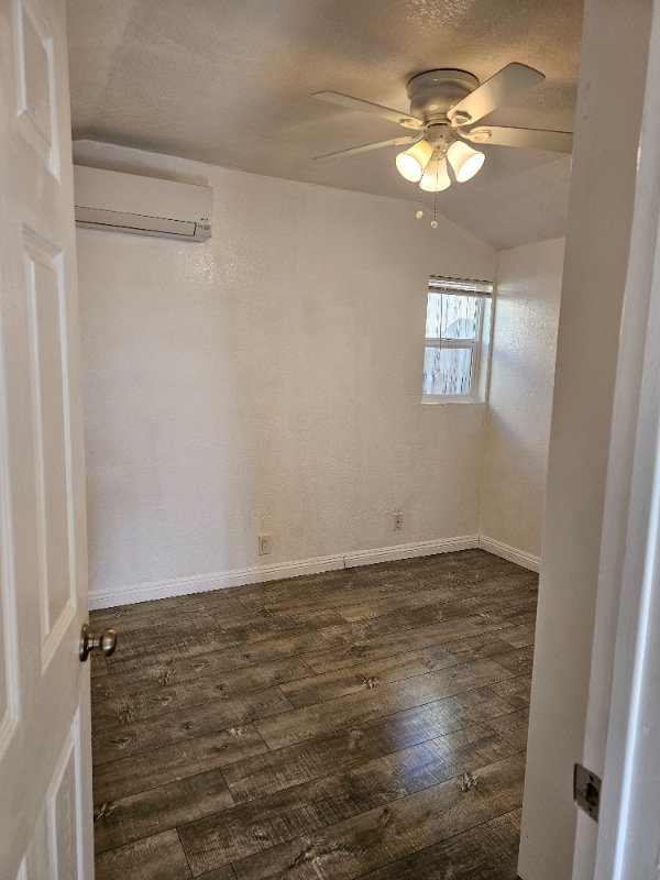 Building Photo - 8714 La Vine St