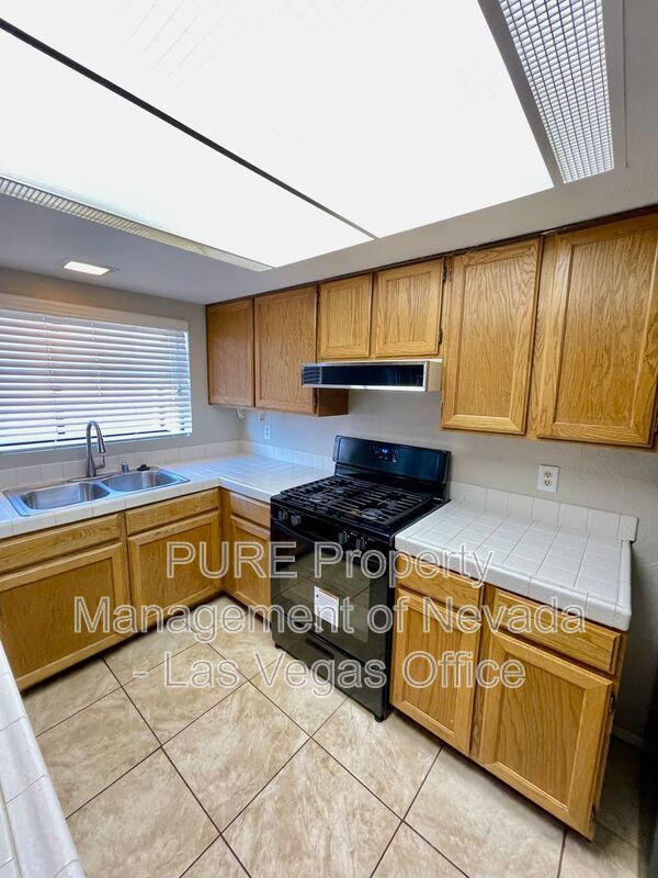 Building Photo - 2650 Sumac Ln