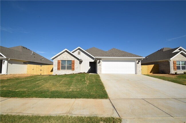 Building Photo - 320 Palm St