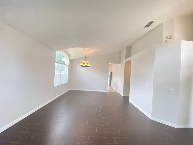 Building Photo - Lake Mary!  Ready to Move in!! Spacious 4/...