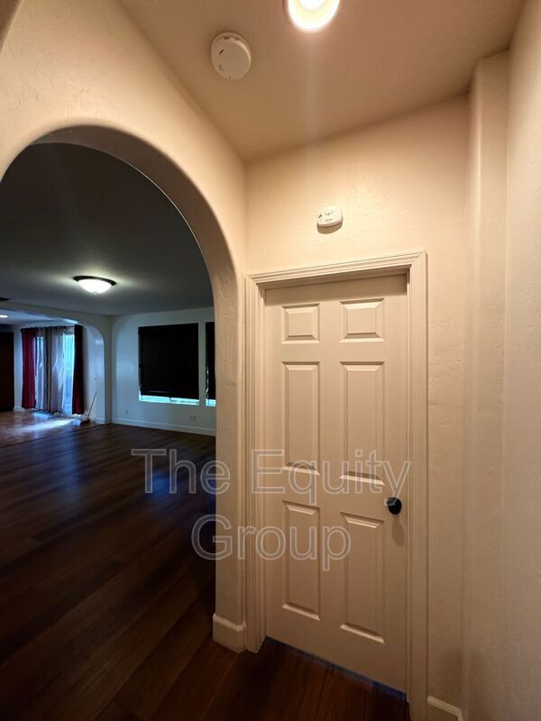 Building Photo - 3047 W Harold Ct