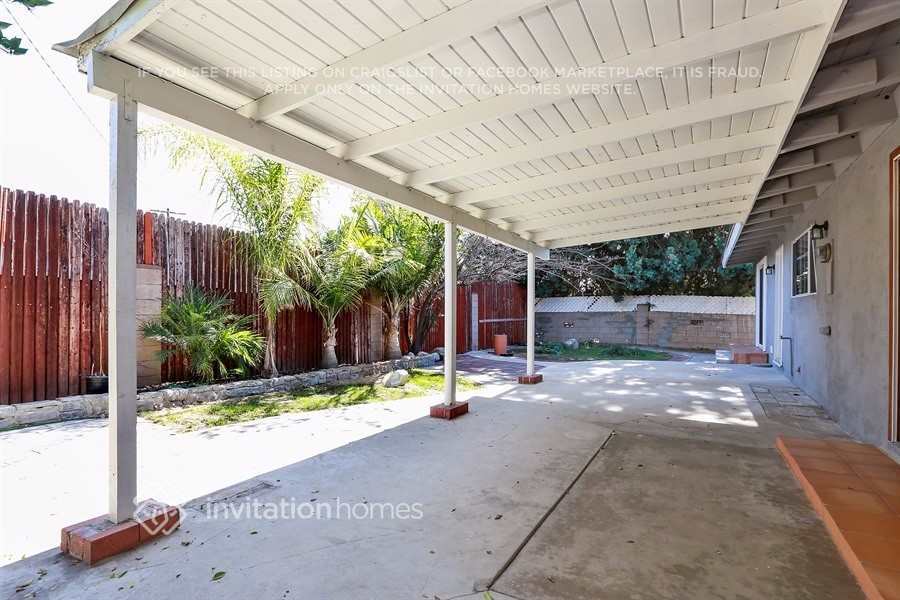 Building Photo - 8002 Crosnoe Ave