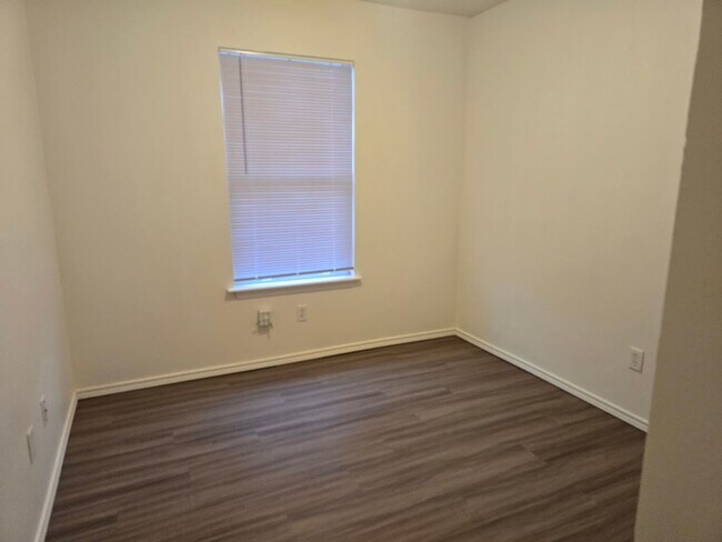 Building Photo - Updated and available now!